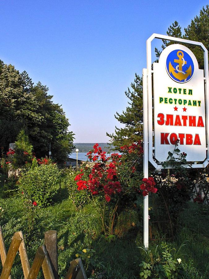 Хотел Златна Котва Kazanlak Exterior photo